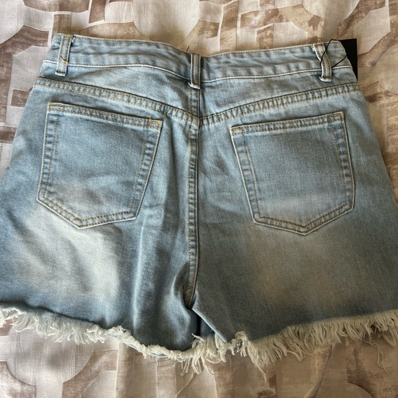 Pretty Little Thing distressed denim shorts - Picture 5 of 5